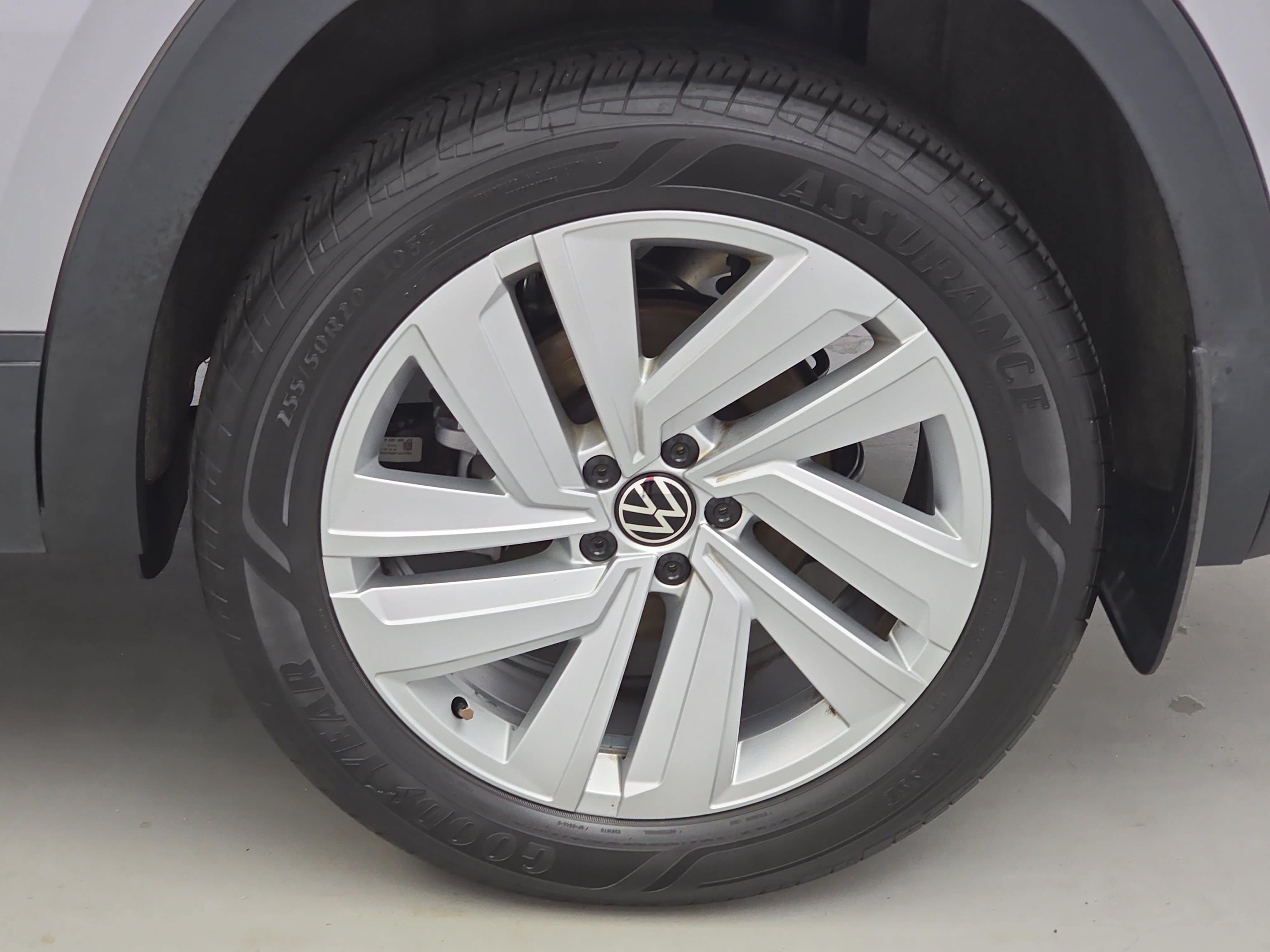 Used 2020 Volkswagen Atlas Cross Sport SE w/ Panoramic Sunroof Package FWD image 34