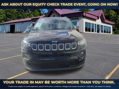 Used 2022 Jeep Compass Latitude AWD/4WD image 2