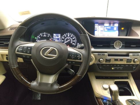 Used 2016 Lexus ES 350 w/ Luxury Package w/Wood Trim FWD image 22