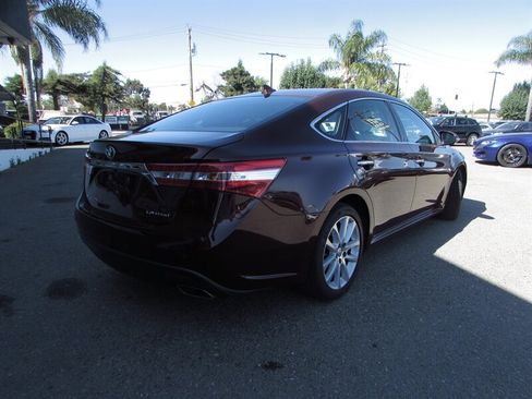 Used 2014 Toyota Avalon Limited w/ Technology Package FWD image 6
