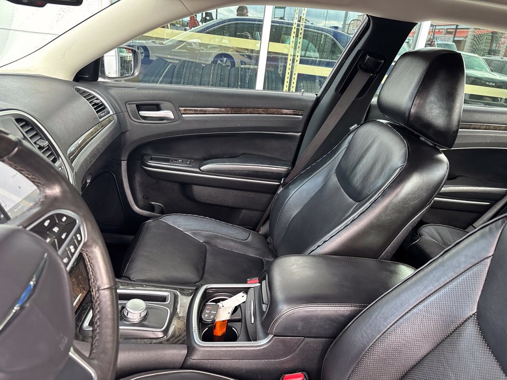 Used 2019 Chrysler 300 Limited w/ Safetytec Plus Group RWD image 14