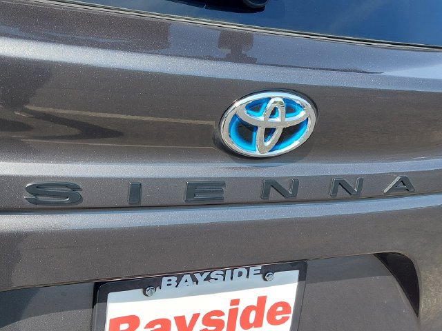 Used 2025 Toyota Sienna LE FWD image 38