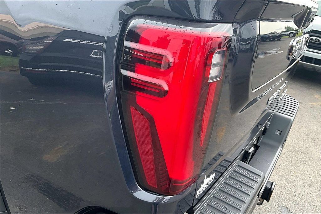 Used 2024 GMC Sierra 3500 Denali Ultimate AWD/4WD image 26