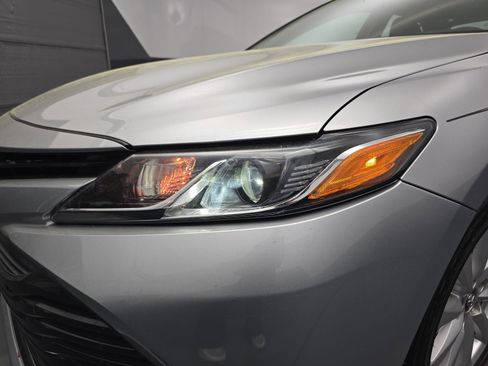 Used 2018 Toyota Camry LE w/ Convenience Package image 11