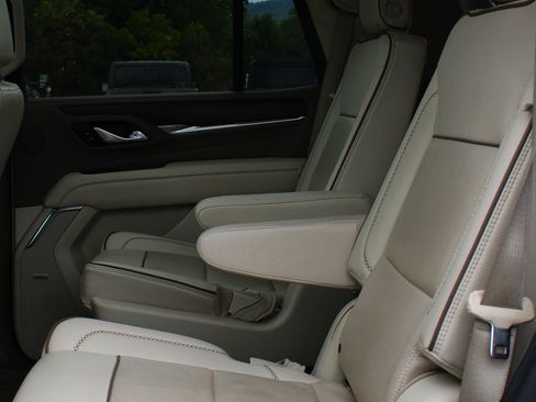 Used 2021 GMC Yukon Denali w/ Denali Premium Package image 21