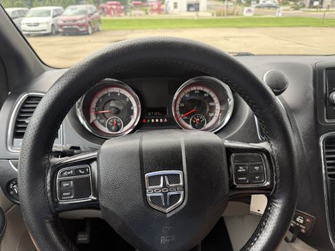 Used 2017 Dodge Grand Caravan SXT FWD image 17