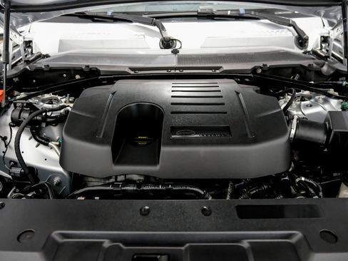 Used 2022 Land Rover Defender 90 X-Dynamic S image 39