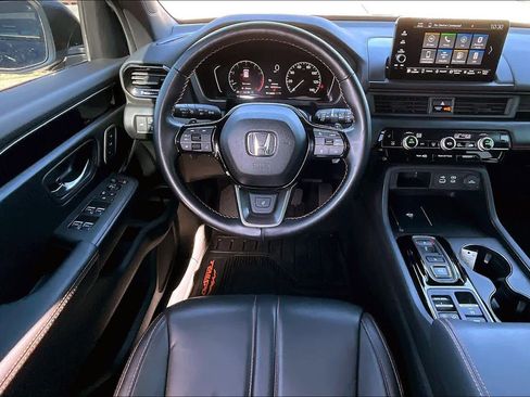 Used 2025 Honda Pilot TrailSport image 6