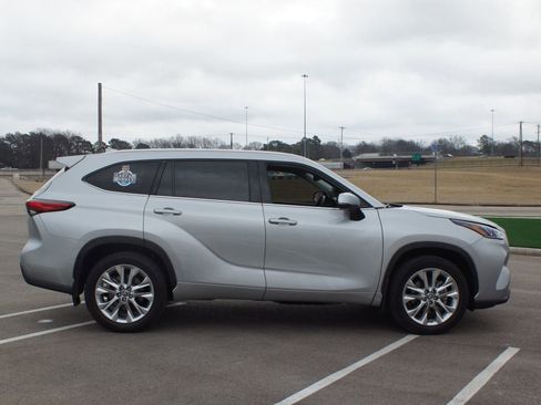 Used 2023 Toyota Highlander Limited image 22