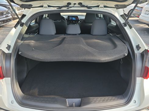 Used 2018 Toyota C-HR XLE FWD image 14