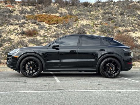 Certified 2025 Porsche Cayenne GTS image 2