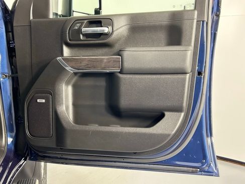 Used 2022 Chevrolet Silverado 2500 LTZ w/ LTZ Premium Package image 9