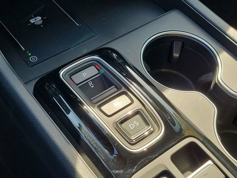 Used 2025 Honda Pilot Elite image 25