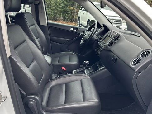 Used 2016 Volkswagen Tiguan S image 12