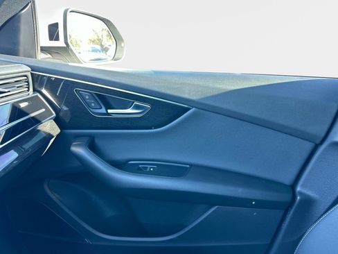 Used 2021 Audi Q8 Prestige w/ Prestige Package image 25