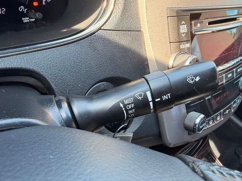 Used 2012 Toyota Avalon FWD image 16