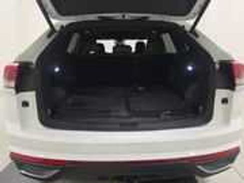 Used 2024 Volkswagen Atlas Cross Sport SE w/ Panoramic Sunroof Package FWD image 16