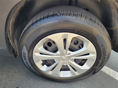 Certified 2025 Chevrolet Trax LS image 24