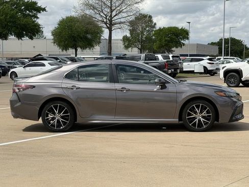 Certified 2024 Toyota Camry SE image 3