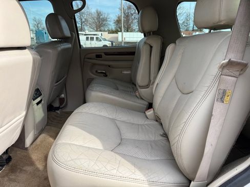 Used 2002 Cadillac Escalade AWD image 11
