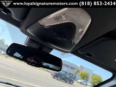 Used 2018 Toyota C-HR XLE FWD image 30