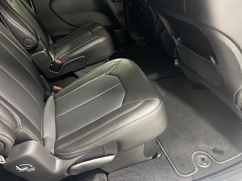 New 2025 Chrysler Voyager LX image 27