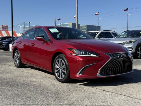Used 2021 Lexus ES 250 w/ Premium Package image 2