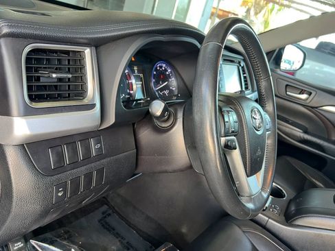 Used 2015 Toyota Highlander XLE FWD image 18