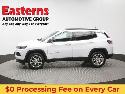Used 2022 Jeep Compass Latitude AWD/4WD image 57