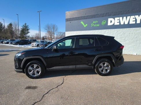 Used 2022 Toyota RAV4 LE image 2
