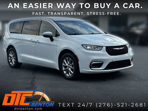 Used 2023 Chrysler Pacifica Touring-L AWD/4WD image 1