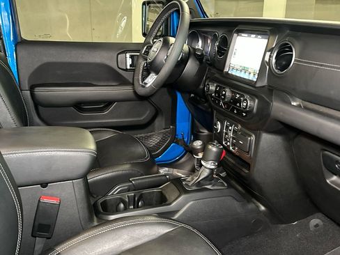 Used 2023 Jeep Wrangler Unlimited Sahara AWD/4WD image 12