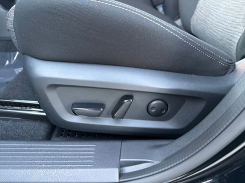 Used 2023 Nissan Rogue SV image 16