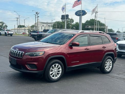 Used 2020 Jeep Cherokee Latitude w/ Cold Weather Group AWD/4WD image 2