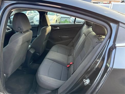 Used 2018 Chevrolet Cruze LT FWD image 10