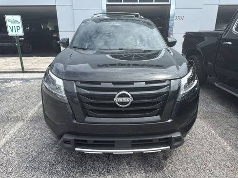 Used 2024 Nissan Pathfinder Platinum AWD/4WD image 2