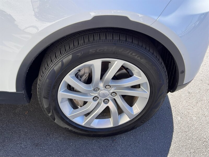 Used 2019 Land Rover Discovery HSE AWD/4WD image 10