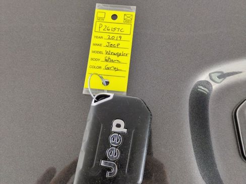 Used 2019 Jeep Wrangler Unlimited Sahara AWD/4WD image 31