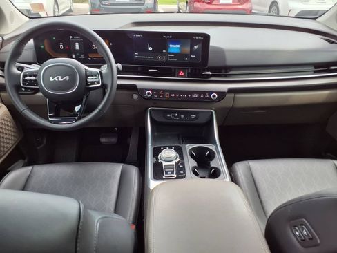 Used 2025 Kia Carnival EX FWD image 19