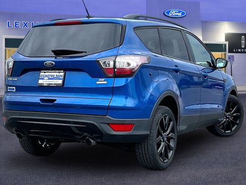 Used 2017 Ford Escape SE w/ SE Sport Appearance Package FWD image 5