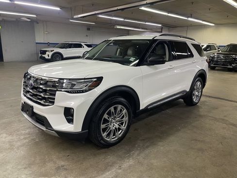 Certified 2025 Ford Explorer Active w/ Active Comfort Package AWD/4WD image 3