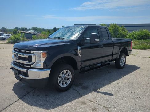 Certified 2022 Ford F350 XLT w/ Camper Package AWD/4WD image 4