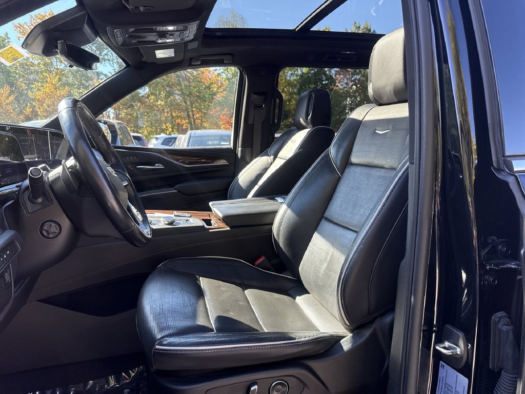 Used 2024 Cadillac Escalade ESV Premium Luxury AWD/4WD image 13