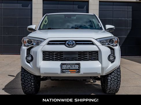 Used 2021 Toyota 4Runner SR5 Premium w/ Moonroof Package AWD/4WD image 4