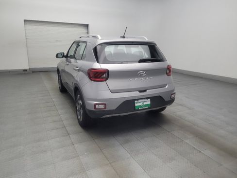 Used 2023 Hyundai Venue SEL FWD image 5