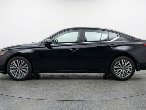 Used 2025 Nissan Altima 2.5 SV image 5