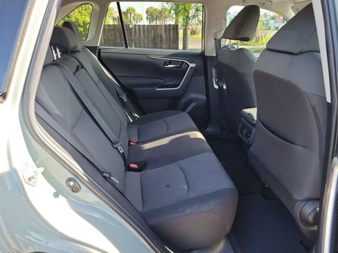 Used 2022 Toyota RAV4 XLE w/ Convenience Package FWD image 11