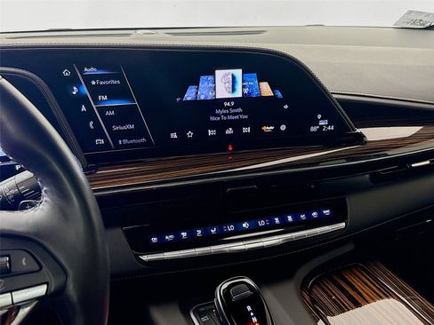 Used 2024 Cadillac Escalade ESV Premium Luxury image 7