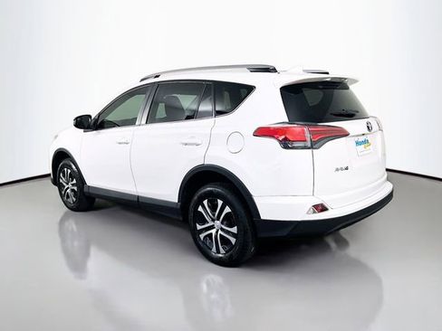 Used 2018 Toyota RAV4 LE image 7