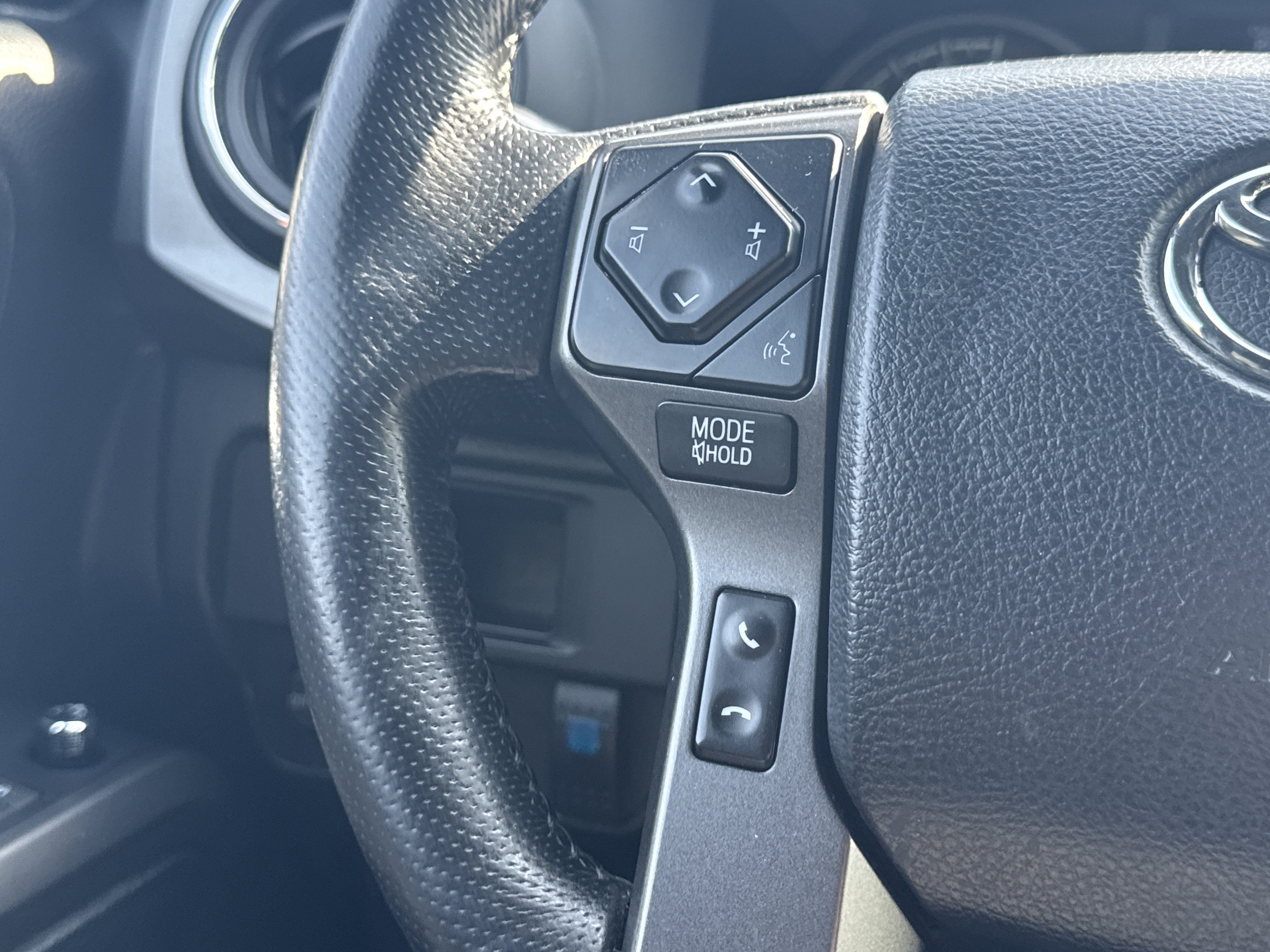 Used 2016 Toyota Tacoma TRD Off-Road w/ Towing Package AWD/4WD image 7